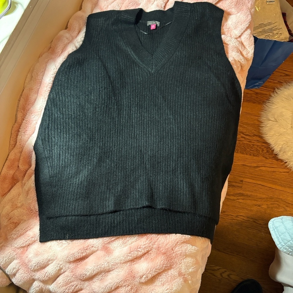 Vince Camuto Black V-Neck Sweater Vest. Runs Big - Picture 3 of 10